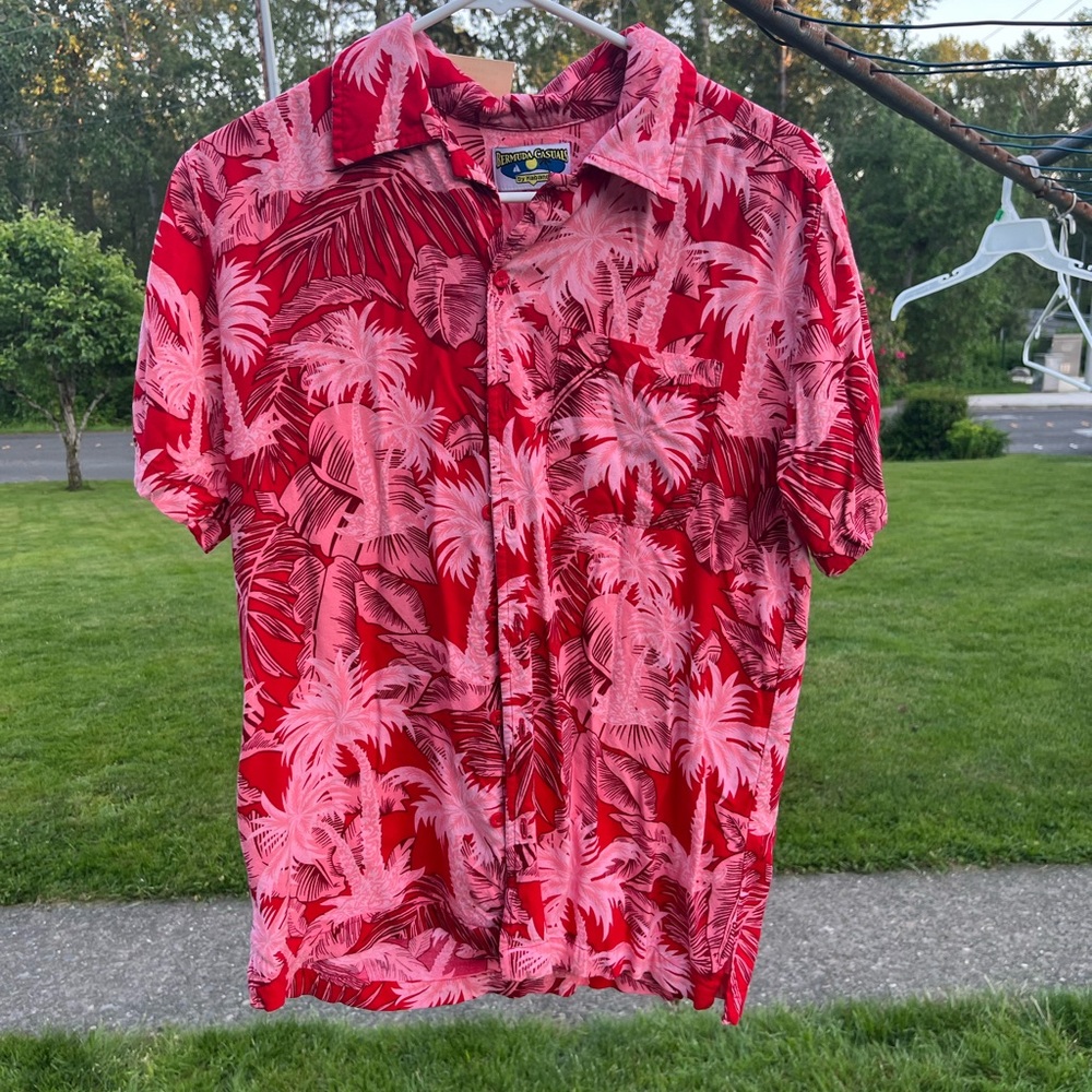 Bermuda casuals Hawaiian/tropical button up shirt